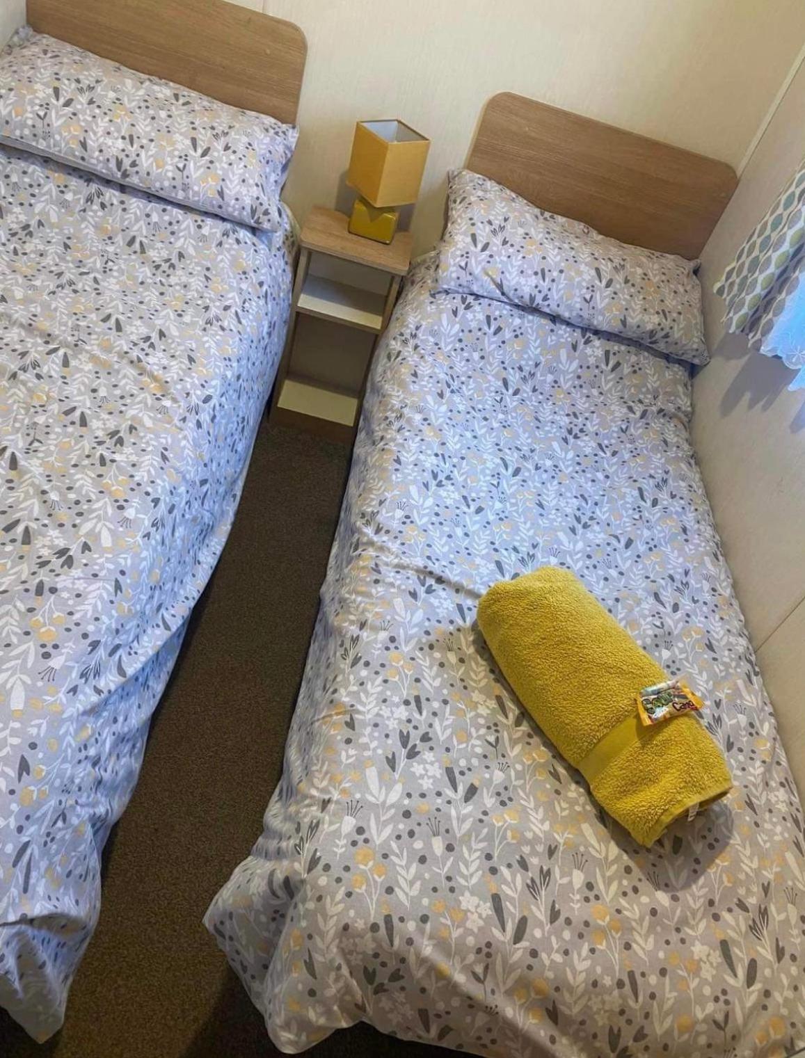 Lottielou'S Hot Tub Breaks At Tattershall Lakes Lincoln Exterior photo